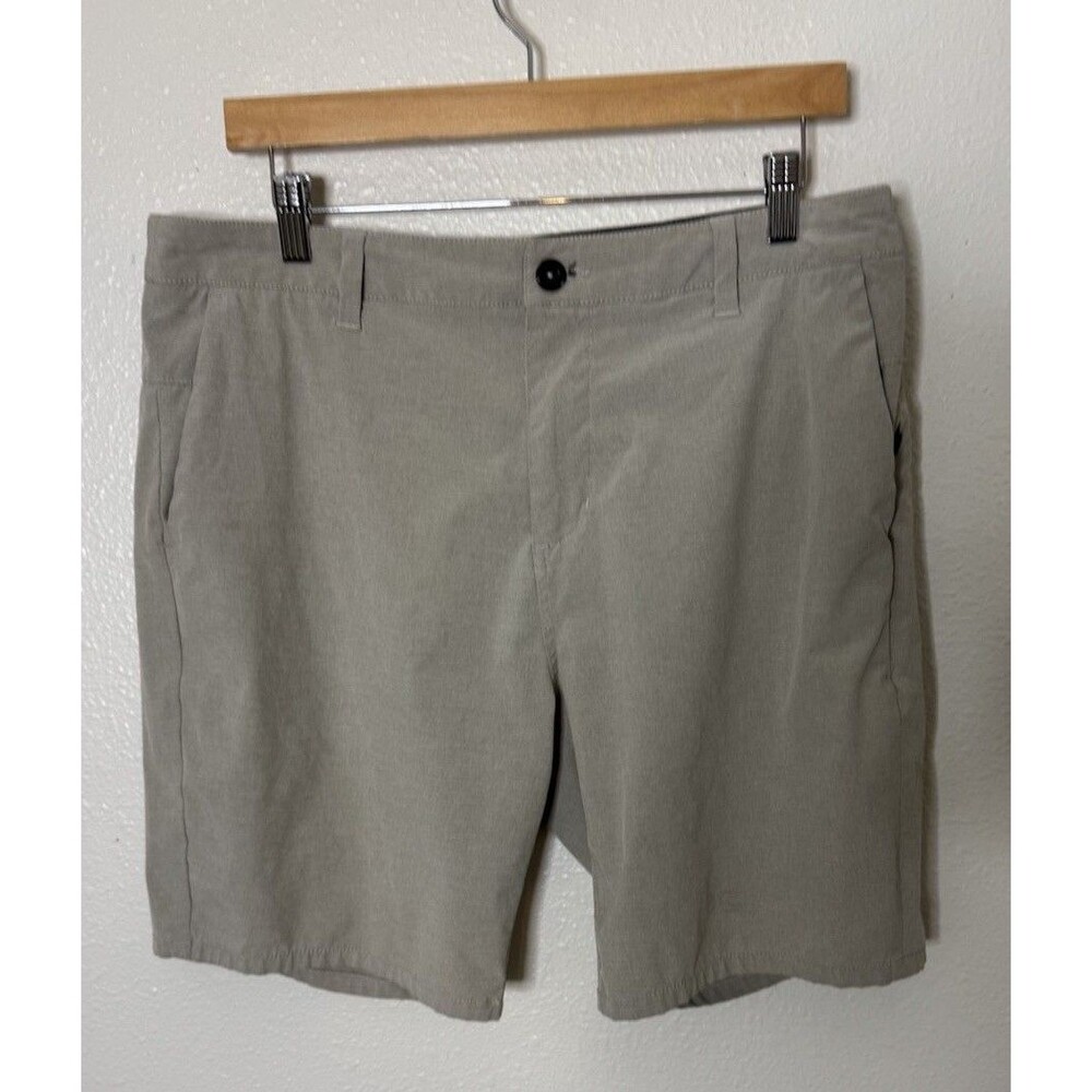 Vuori Fleet Shorts Men Beige Chino Pockets Flat Front Outdoor Size 34